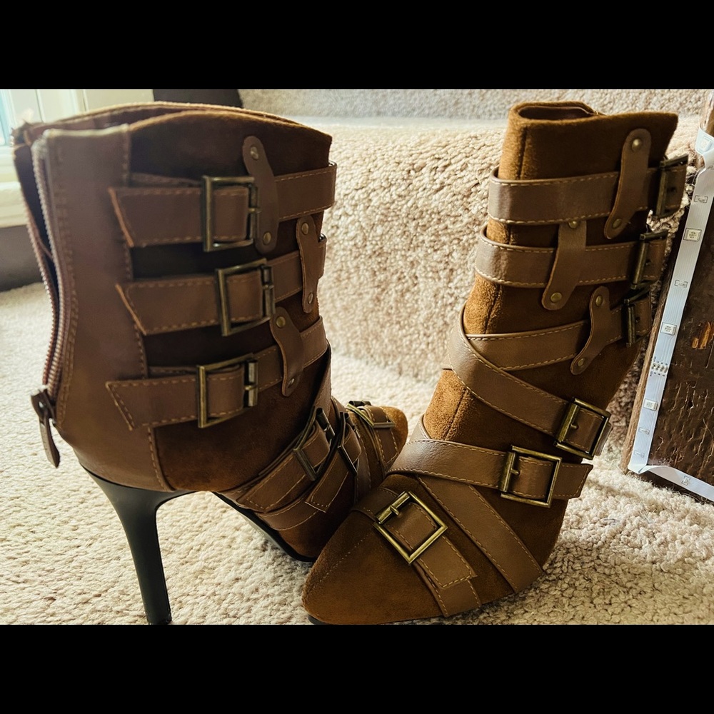 Forever tan boots, 3 inches heels, style 6 buckles. Size 6.